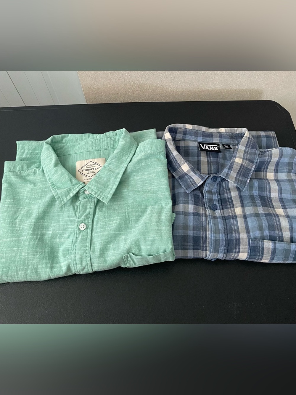 2 Men’s Button-Down Shirts 2XL